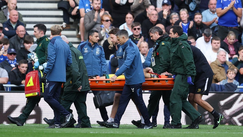 Image accompagnant « Chelsea: grosse frayeur pour Emiliano Martinez, sorti sur civière après un choc à la tête ».