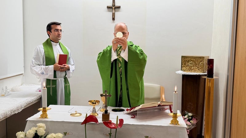 "Remercier l’ensemble du personnel": le pape Léon XIV célèbre une messe dans l'hôpital où il a été opéré