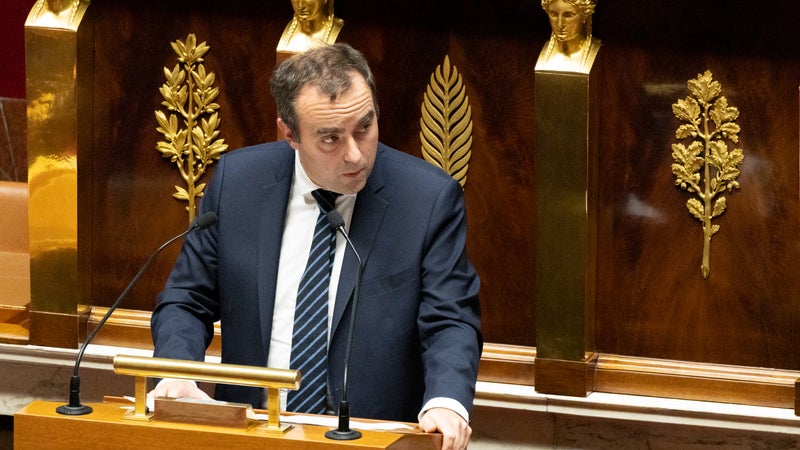 "Il n'a jamais été question de toucher à l'épargne salariale": Sébastien Lecornu nie vouloir taxer les primes d'intéressement et de participation et souhaite même "faire l'inverse"