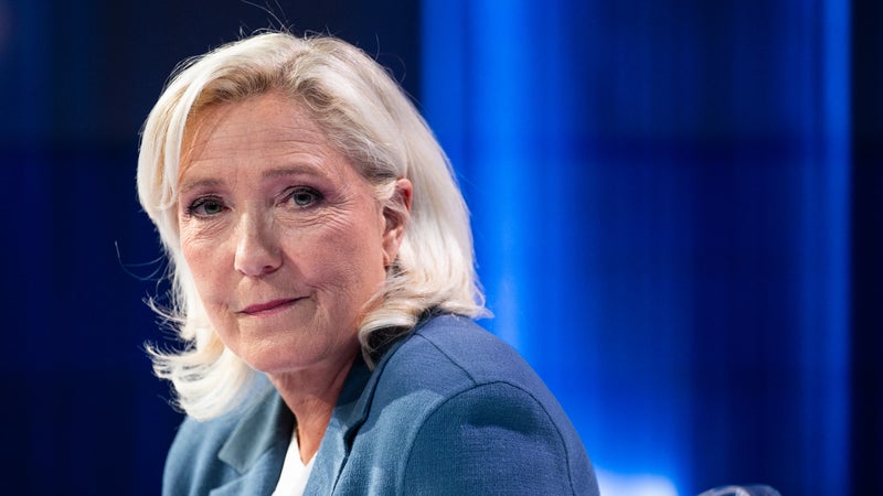 Marine Le Pen affirme qu'elle préfère un budget "imparfait, opérationnel" avant la présidentielle plutôt qu'une loi spéciale