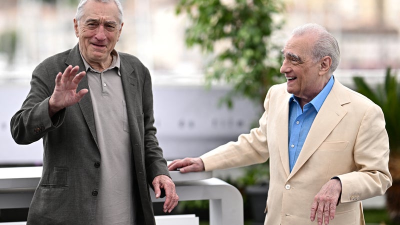 À New York, Emmanuel Macron remet la Légion d'honneur aux géants du cinéma Martin Scorsese et Robert de Niro