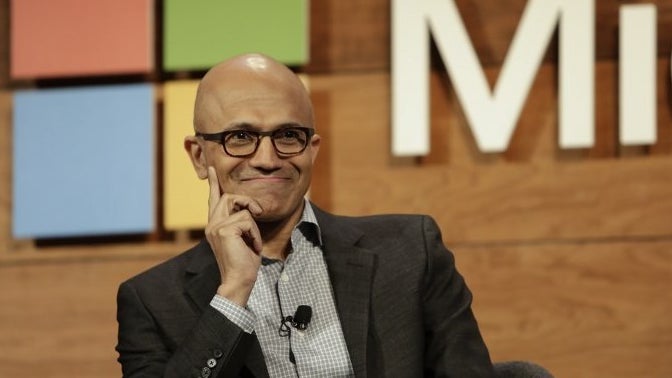 "Un système de freinage d'urgence" pour reprendre la main et ne plus accepter que l'IA soit "un ensemble de boîtes noires": Satya Nadella et le président de Microsoft appellent à contrôler l'intelligence artificielle