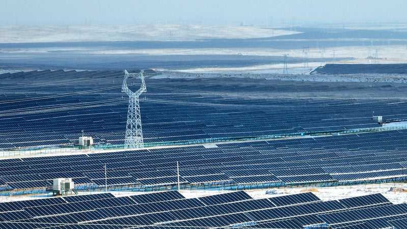 INFOGRAPHIES. Après dix ans de croissance effrenée, le solaire détrône le charbon comme première source de capacité de production électrique en Chine