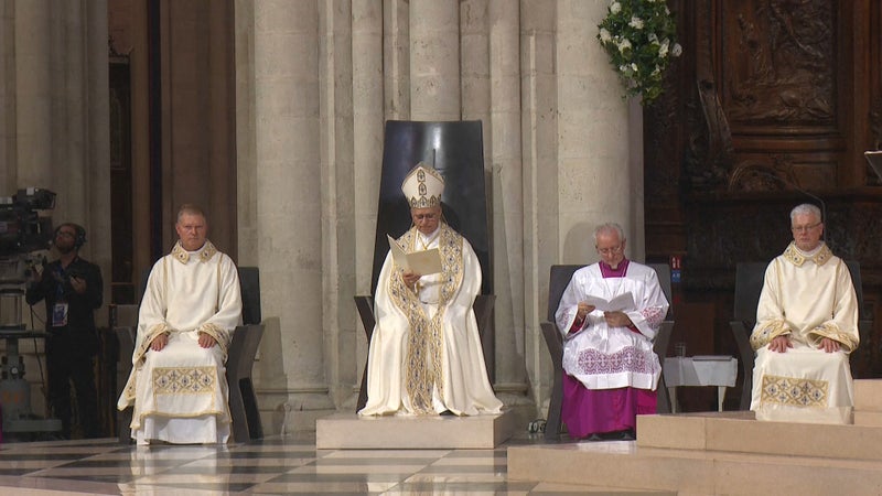Le pape Léon XIV s'est rendu à Notre-Dame de Paris, première visite papale depuis la réouverture en 2024