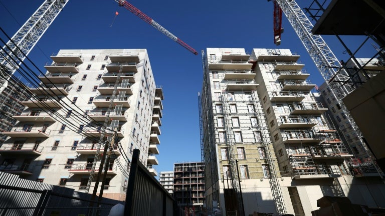 L'objectif du gouvernement de 400.000 logements par an s'éloigne encore: les mises en chantier reculent de près de 10% sur un an en septembre