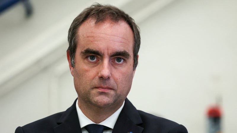 Sébastien Lecornu réfléchit à baisser les indemnités de ses ministres: combien sont payés leurs homologues européens?