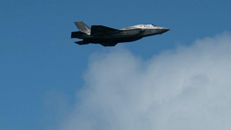Une cargaison de pièces de l'avion américain F-35 a quitté l'Australie avant d'être mystérieusement détournée vers Hong Kong mystérieusement à Hong Kong: les États-Unis craignent que Pékin ait pu accéder aux technologies sensibles