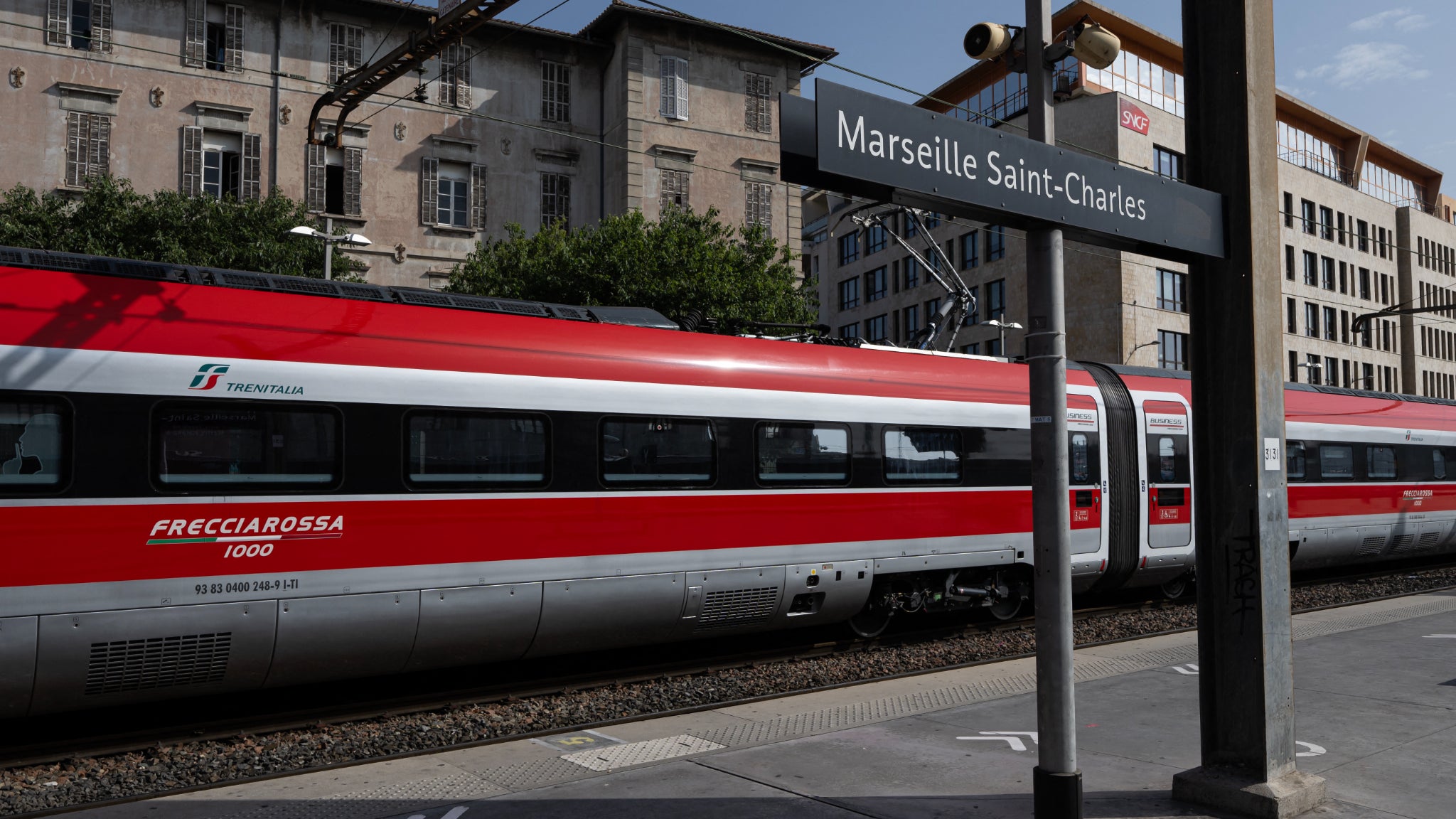 "Ils n'iront pas": la SNCF veut que ses concurrents qui refusent de desservir les "petites gares" paient plus cher leurs péages et n'aient pas les meilleurs horaires