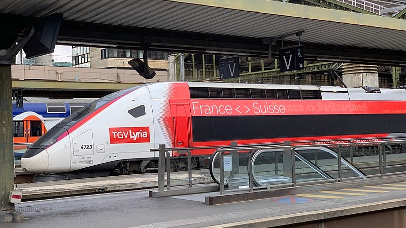 Elle est montagneuse, a peu de lignes droites, aucune ligne à grande vitesse mais veut acheter 40 TGV: comment la Suisse rêve de devenir le "Dubaï du rail"