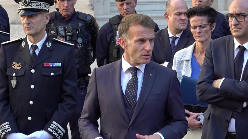 DIRECT. Emmanuel Macron juge "pas normal" que le pays "soit dans cet état d'ébullition" à six mois de la présidentielle