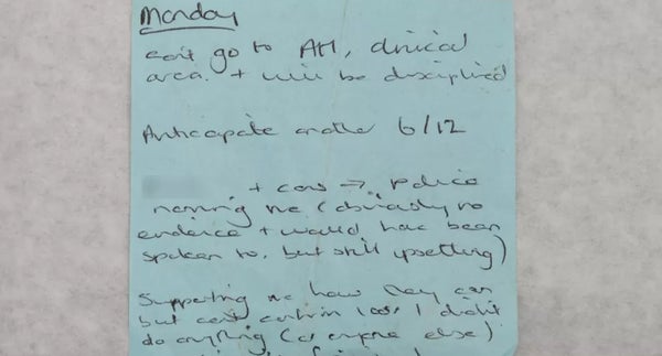 Les notes manuscrites retrouvées après l'arrestation de l'infirmière