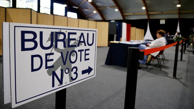Le gouvernement ne voit "pas de raison de changer" les dates de la présidentielle après les violences du 17 octobre