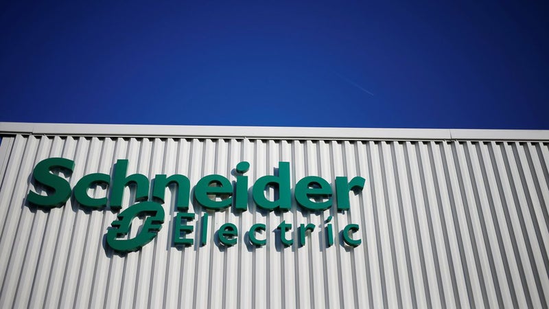 Fermeture d'une usine dans la Vienne, regroupement d'activités dans l'Eure... Le géant français Schneider Electric va réorganiser plusieurs de ses sites industriels en France