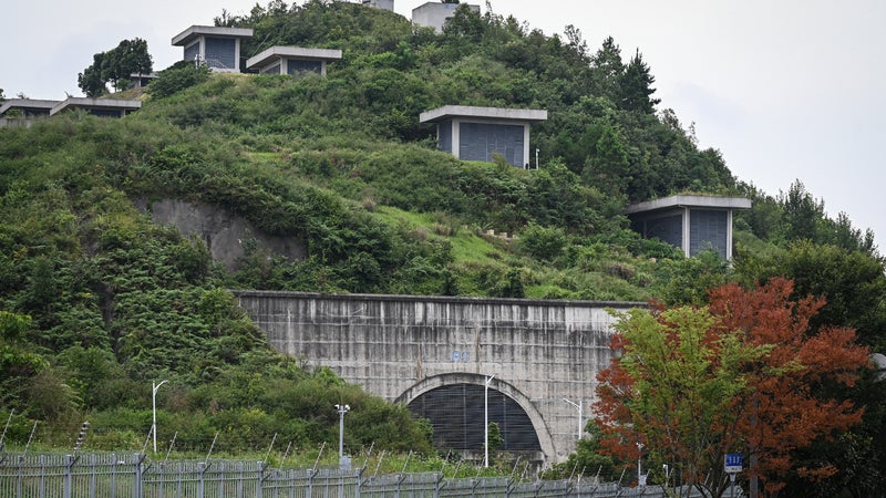 "Avant, c'était une montagne désolée": la Chine accélère sa ruée vers l’ouest, et construit des dizaines de gigantesques centres de données pour l’IA en milieu rural
