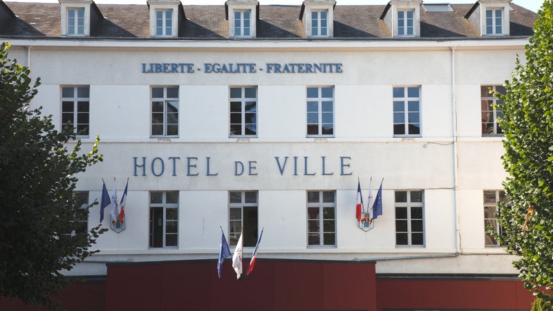 "Une tentative manifeste de censure": la pièce de théâtre "Amazonia" annulée par la mairie d'extrême droite à Vierzon