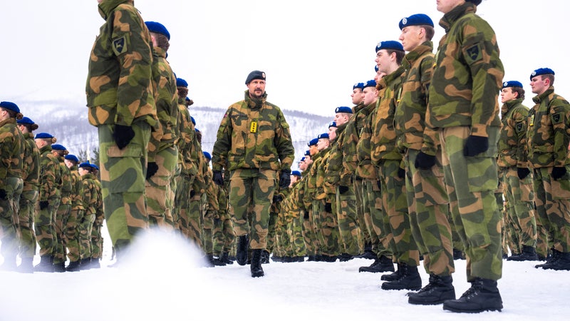 Elle dispose du plus grand fonds souverain au monde: la Norvège, qui refusait les investissements dans les armes nucléaires, envisage de revoir ses règles éthiques