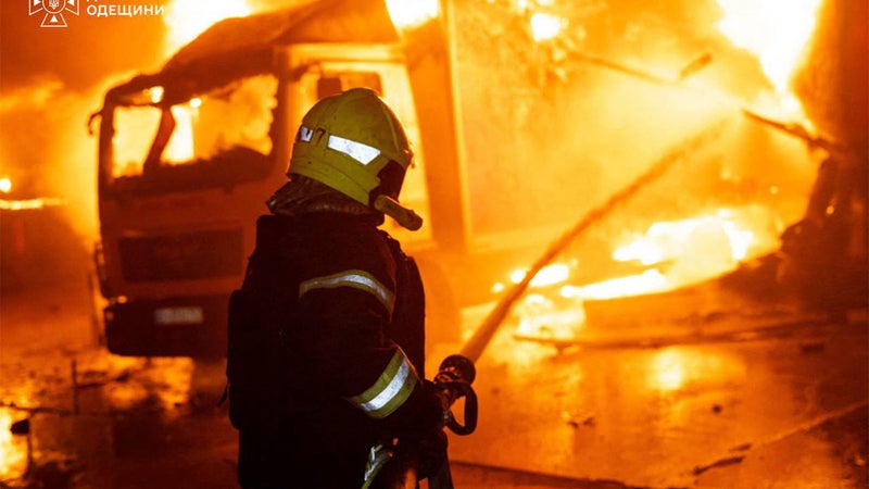 Guerre en Ukraine: au moins cinq morts dans des frappes russes, Kiev dénonce des "attaques incessantes"