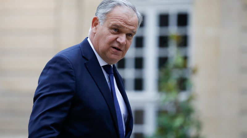 François-Noël Buffet vers le poste de Défenseur des droits: pourquoi sa nomination fait polémique