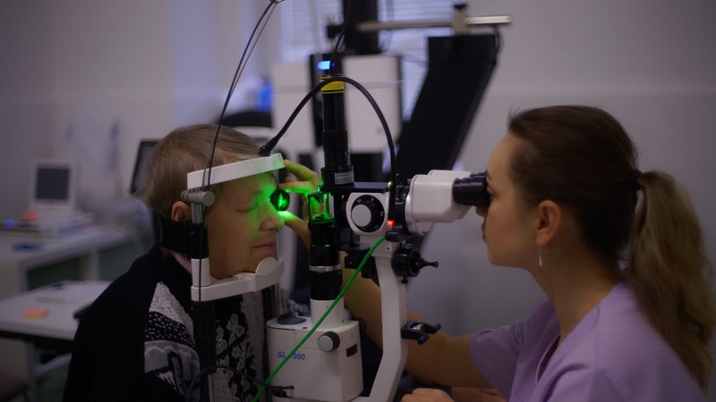 Les prescriptions sont faites à distance par un médecin sans contact direct avec le patient: des ophtalmologues réclament plus de contrôles sur les ordonnances obtenues via des opticiens