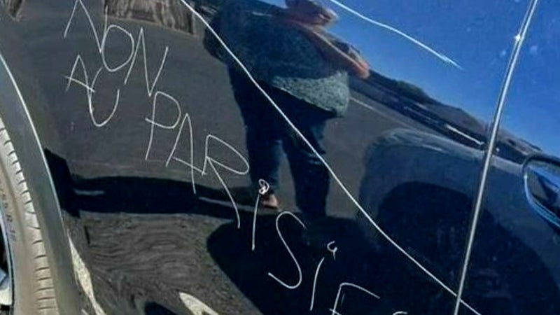 Tags anti-parisiens en Bretagne: "Des plaintes ont été déposées", assure le maire d'une commune du Finistère