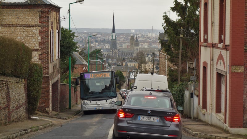 "On ne bouge plus la voiture": dans les campagnes, la hausse des prix des carburants pousse les Français à rester confinés