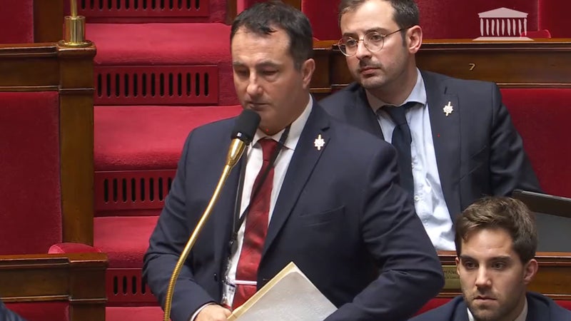 Un député RN visé par une enquête pour détournement de fonds publics après des révélations du Canard enchaîné
