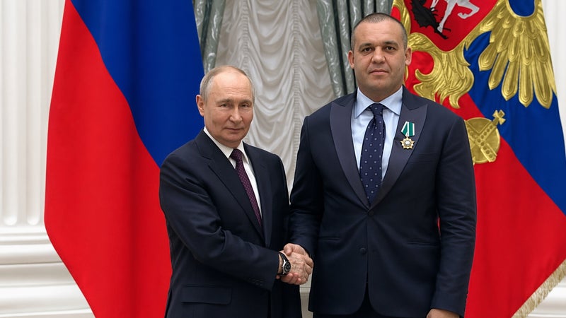 "Quelqu'un qui sert les intérêts du Kremlin": Umar Kremlev, l'oligarque proche de Vladimir Poutine qui a financé le mariage du fils de Donald Trump