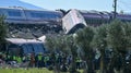 Les secouristes recherchent les victimes d'une collision entre un train à grande vitesse AVE de la Renfe et un train Iryo, survenue à environ 150 km au sud de Madrid, entre Urda et Los Yebenes, dans la province de Tolède, le 28 octobre 2026.