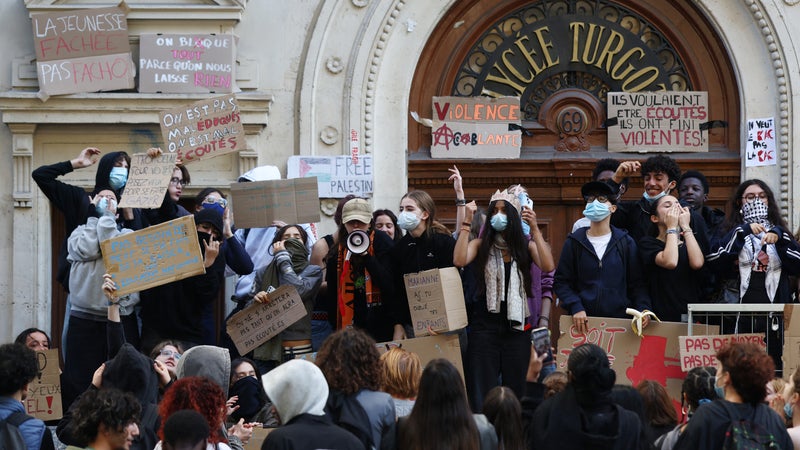 Colère lycéenne: 413 établissements perturbés depuis le début de la journée ce lundi
