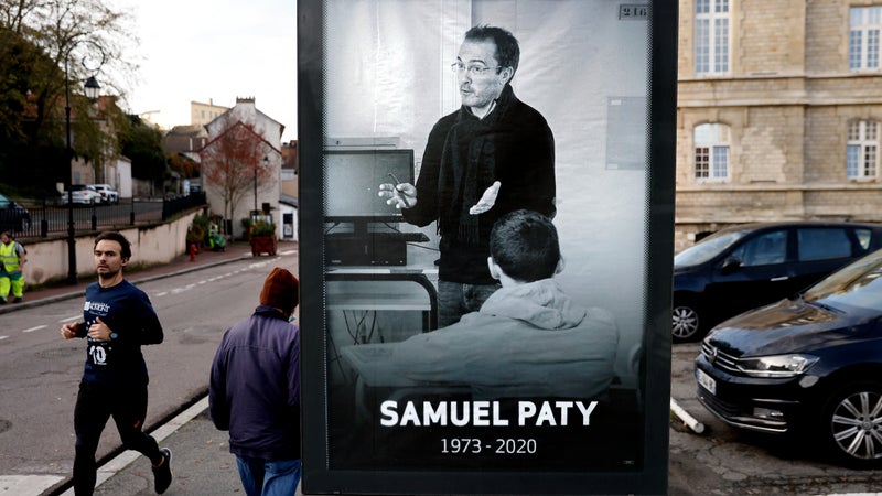 Un condamné de l'affaire Paty assigné à résidence retrouvé au Parc Astérix, la soeur de Samuel Paty indignée