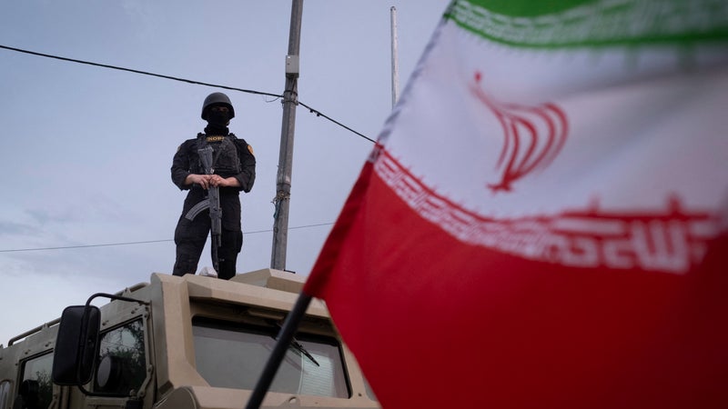 DIRECT. Guerre au Moyen-Orient: premier échange de frappes depuis un mois entre les États-Unis et l'Iran en un mois, un navire en feu dans le détroit d'Ormuz