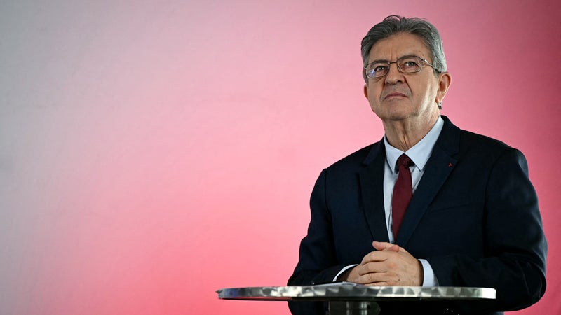 "Une fuite en avant autoritaire": LFI dénonce les mesures prises par le gouvernement après les violences du 17 octobre