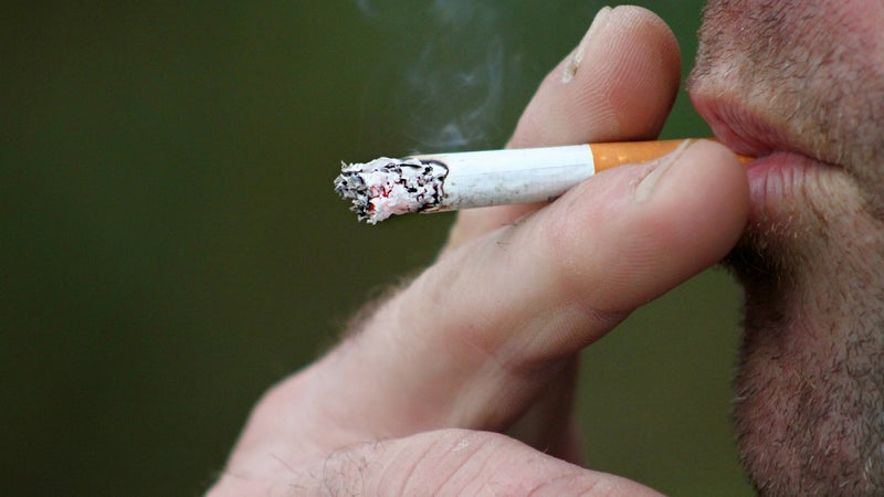Cigarettes: les prix de certains paquets (dont Marlboro) vont augmenter dès le 1er novembre, voici de combien