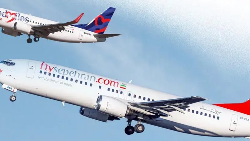 Pneu qui éclate, plafond de la cabine qui s'effondre: un Boeing 737 iranien frôle le drame juste après son décollage