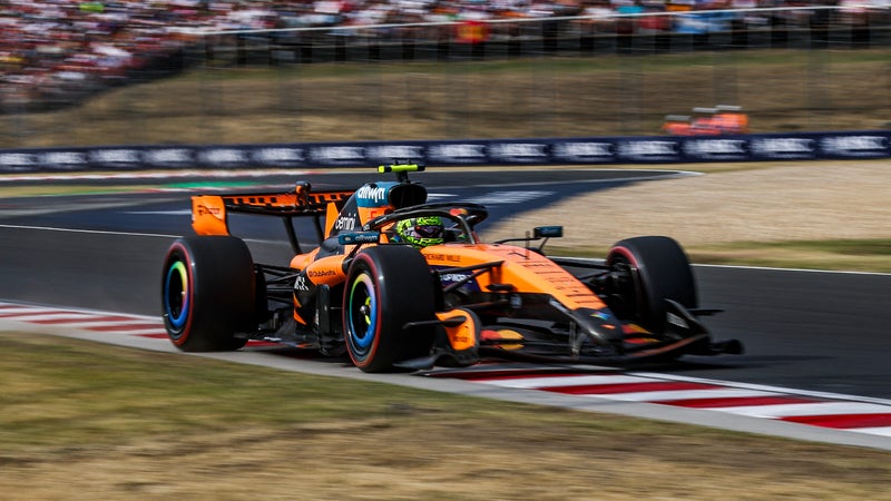 La McLaren de Lando Norris lors des qualifications du GP de Hongrie au Hungaroring le 25 juillet 2026 2325421