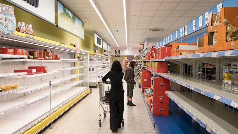 En Italie, la grève des routiers ne faiblit pas: les commerçants préviennent que des pénuries alimentaires pourraient voir le jour