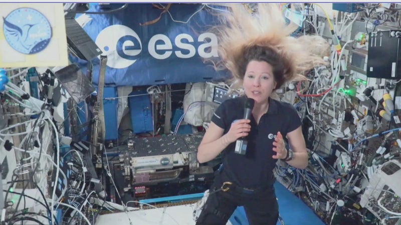 "On se sent tout petit face à la Terre": l'astronaute Sophie Adenot raconte ses sorties dans l'espace
