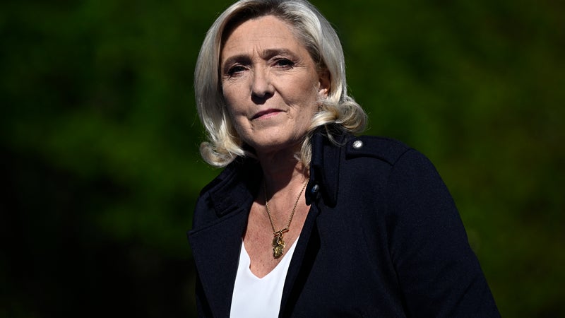 Présidentielle 2027: Marine Le Pen creuse l'écart au second tour selon un sondage, Jean-Luc Mélenchon qualifié dans toutes les hypothèses