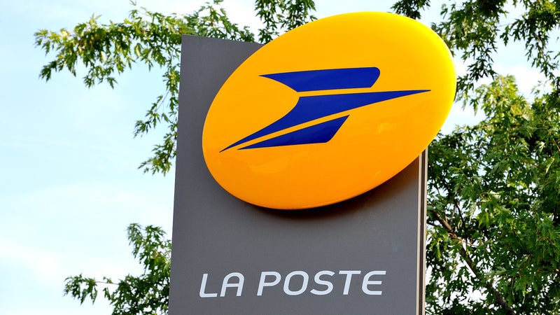 "Ça dissuade": pourquoi La Poste augmente (encore) les prix des timbres