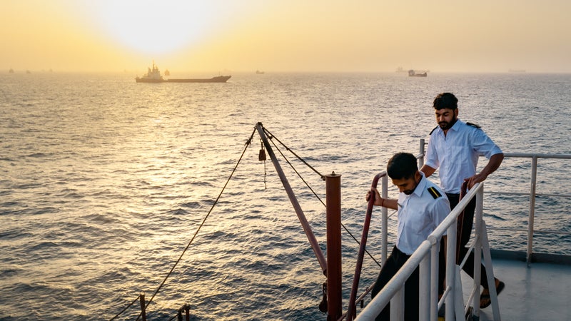 Plus de 100.000 dollars par mois pour les capitaines: les armateurs gonflent les salaires des marins pour les inciter à traverser le détroit d'Ormuz