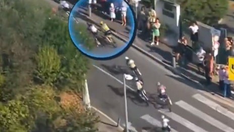 L accrochage entre Celia Gery et Kasia Niewiadoma lors de la 8e etape du Tour de France Femmes le 8 aout 2026 2330250