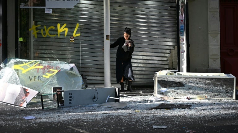 De 5.000 à 50.000 euros: le prêt à taux zéro de Bpifrance pour soutenir les commerçants touchés par les violences du week-end dernier est disponible depuis ce vendredi