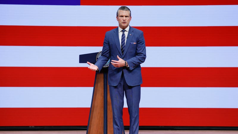 "Une nécessité depuis longtemps": le secrétaire américain à la Défense Pete Hegseth revendique une baisse de 20% de nombre de généraux et amiraux dans l'armée