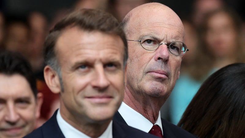 "La vision était juste": l'ex-ministre de l'Économie Éric Lombard admet "ne pas avoir toujours compris les conclusions que tirait" Emmanuel Macron et regrette le manque "d'exécution de ses politiques"