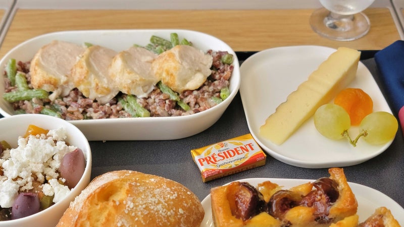 C'est quoi le jet lag alimentaire, ce changement dans nos repas qui peut avoir des conséquences sur la santé?