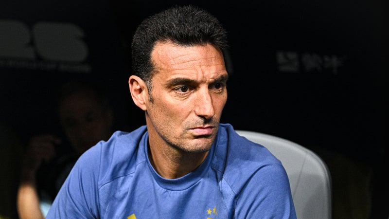 "Un torrent de critiques acerbes": Scaloni sort du slience après la Coupe du monde avec l'Argentine