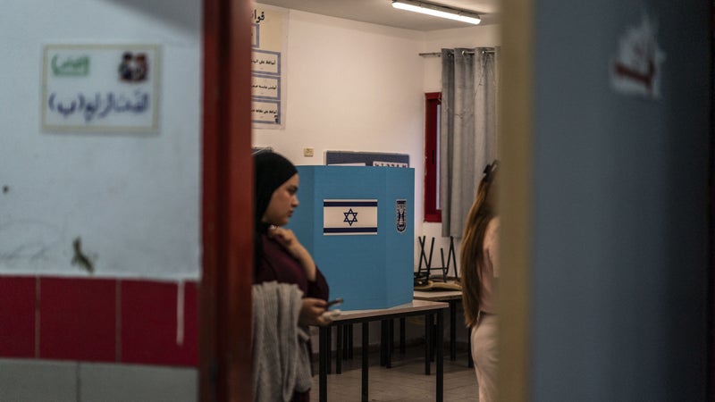 Ouverture des bureaux de vote en Israël pour des législatives qui s'annoncent serrées