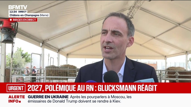 Raphaël Glucksmann, candidat "Place publique" à l'élection présidentielle, accuse le RN d'agir "pour les intérêts de la Russie de Vladimir Poutine"