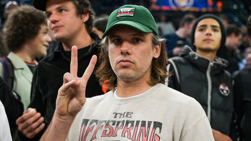 "Je veux pas que les fachos m’écoutent": Orelsan tease son nouveau morceau "XXX" lors d'un concert à Bordeaux