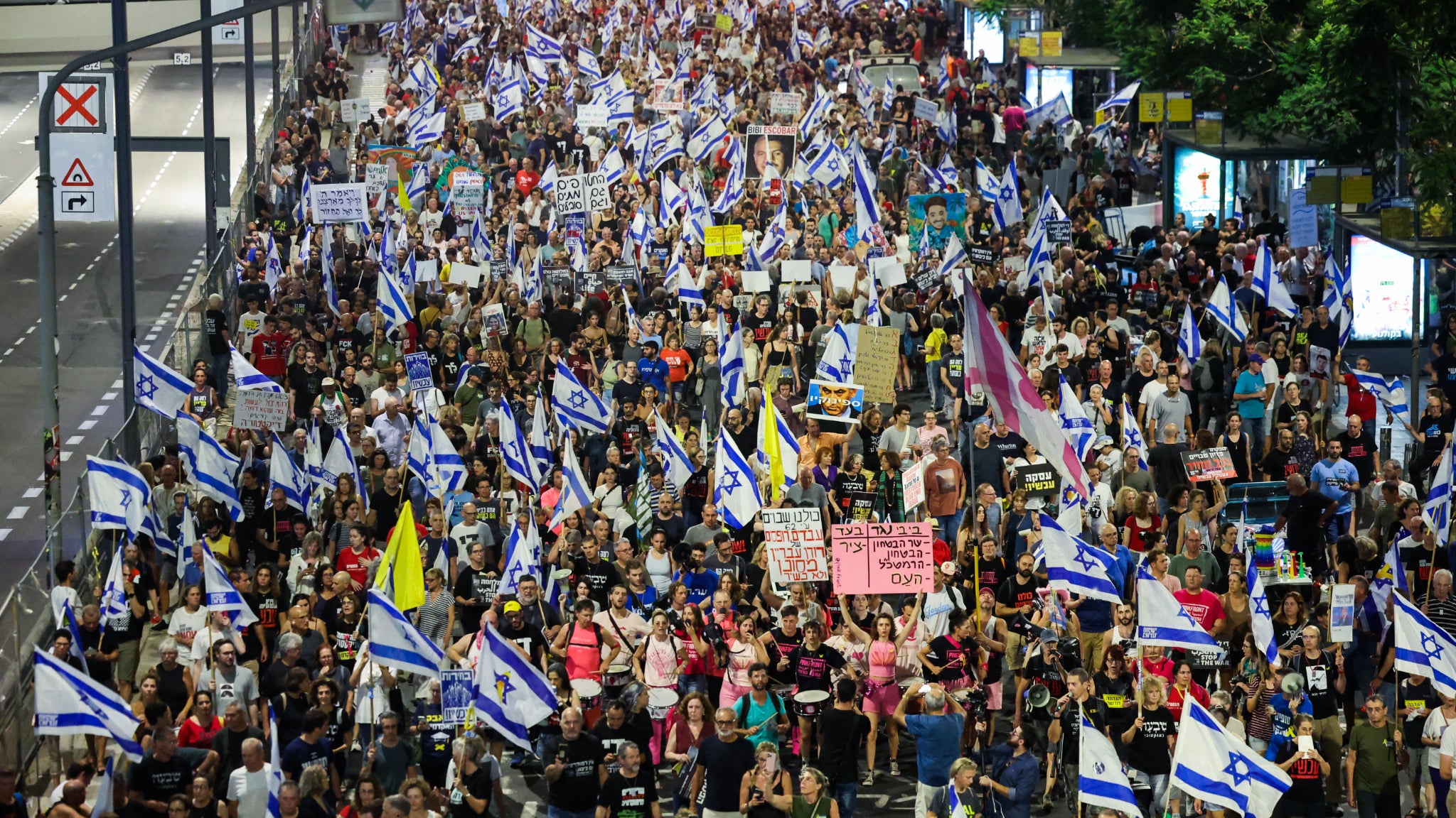 Des milliers de personnes manifestent à Tel-Aviv pour exiger la libération des otages, le dimanche 1er septembre 2024